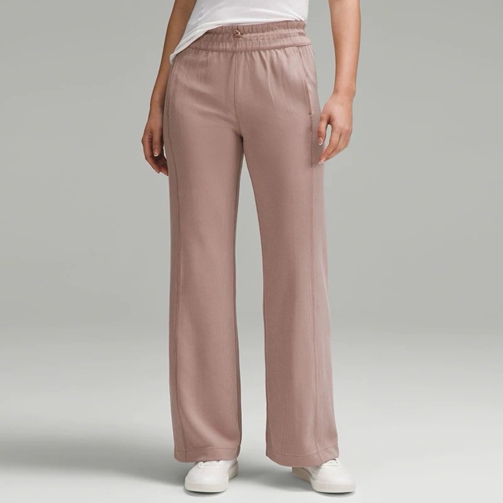 NWOT Lululemon Ribbed Softstreme Mid-Rise Pant 30”